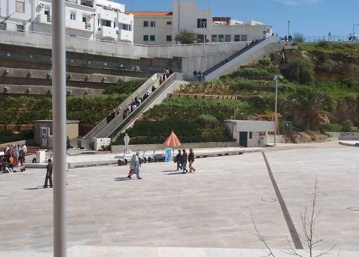 Ξενοδοχείο με διαμερίσματα Edificio - Local Αλμπουφέιρα