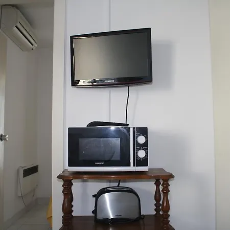 Ξενοδοχείο με διαμερίσματα Edificio - Local 2*