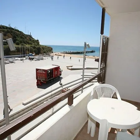 Ξενοδοχείο με διαμερίσματα Edificio - Local 2*