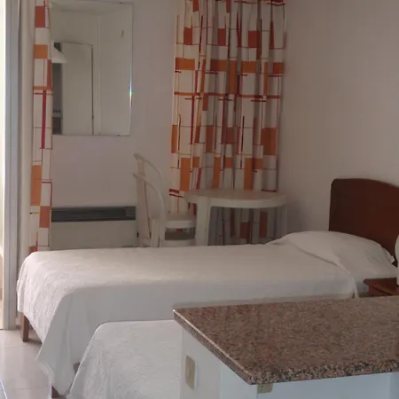 Ξενοδοχείο με διαμερίσματα Edificio - Local Αλμπουφέιρα