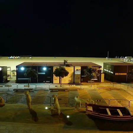 Ξενοδοχείο με διαμερίσματα Edificio - Local 2*