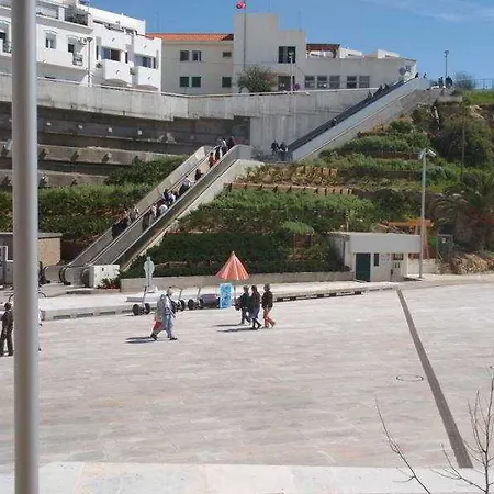 Ξενοδοχείο με διαμερίσματα Edificio - Local Αλμπουφέιρα