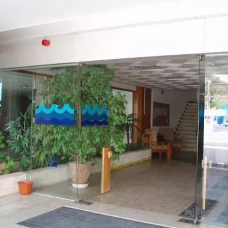 Ξενοδοχείο με διαμερίσματα Edificio - Local Αλμπουφέιρα
